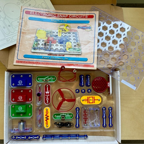 Snap Circuits Jr. Electronics Kit - Picture 2 of 2